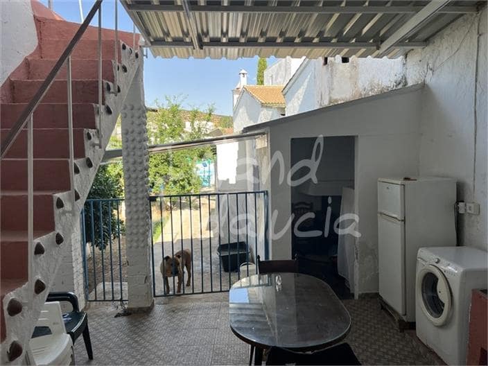 4 Zimmer Haus zu verkaufen in Castillo de Locubin mit Pool Garage - 133.000 € (Ref: 9917663)
