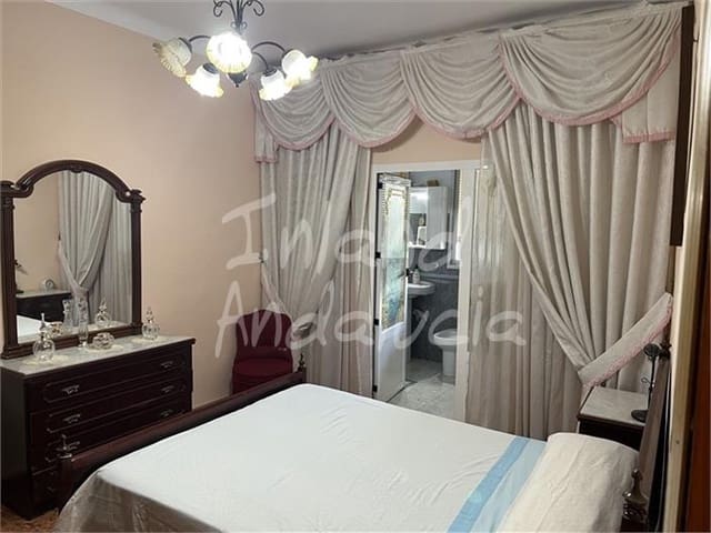 4 Zimmer Haus zu verkaufen in Ventas del Carrizal, Castillo de Locubín mit Pool Garage - 133.000 € (Ref: 9917663)
