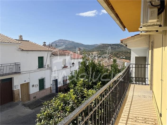 4 Zimmer Haus zu verkaufen in Castillo de Locubin mit Pool Garage - 133.000 € (Ref: 9917663)