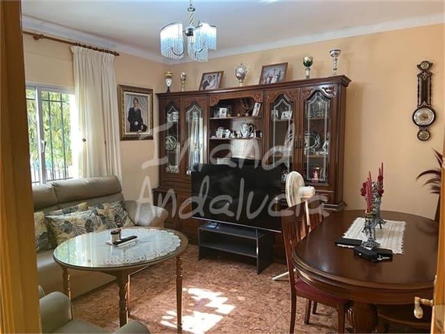 4 Zimmer Haus zu verkaufen in Ventas del Carrizal, Castillo de Locubín mit Pool Garage - 133.000 € (Ref: 9917663)