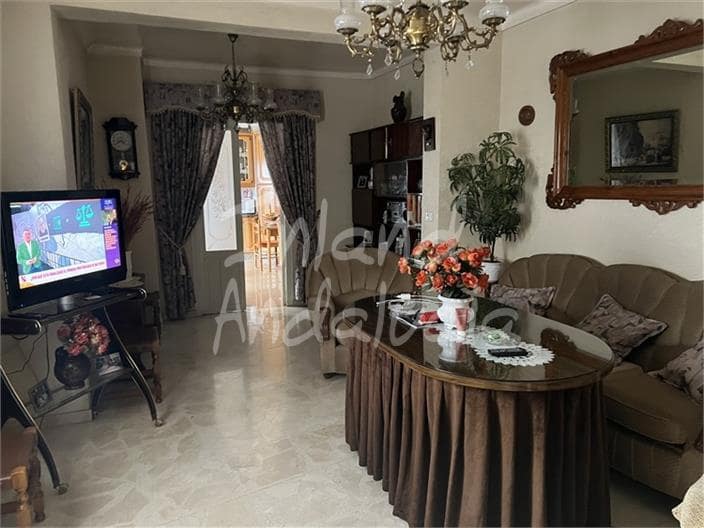 10 bedroom Townhouse for sale in Luque - € 112,000 (Ref: 9917664)