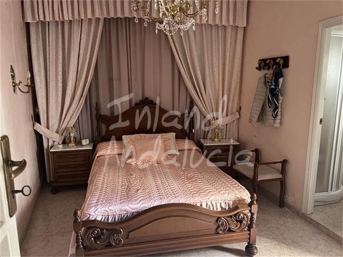 10 bedroom Townhouse for sale in Luque - € 112,000 (Ref: 9917664)
