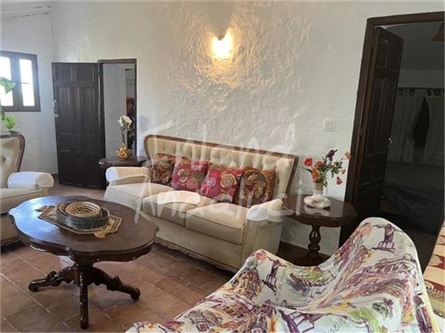 4 soveværelse Finca/Landehus til salg i Castillo de Locubín med garage - € 112.000 (Ref: 9921577)