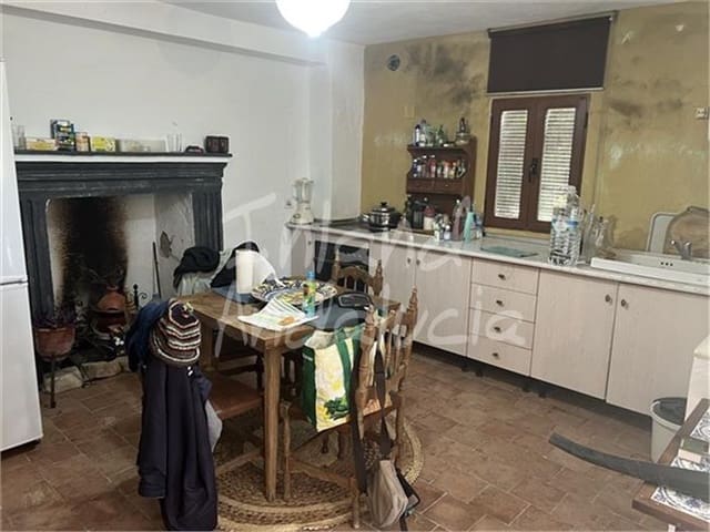 4 soveværelse Finca/Landehus til salg i Castillo de Locubín med garage - € 112.000 (Ref: 9921577)