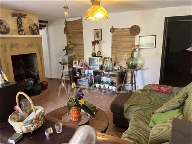 4 soveværelse Finca/Landehus til salg i Castillo de Locubín med garage - € 112.000 (Ref: 9921577)