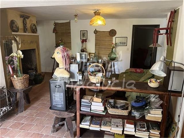 4 soveværelse Finca/Landehus til salg i Castillo de Locubín med garage - € 112.000 (Ref: 9921577)