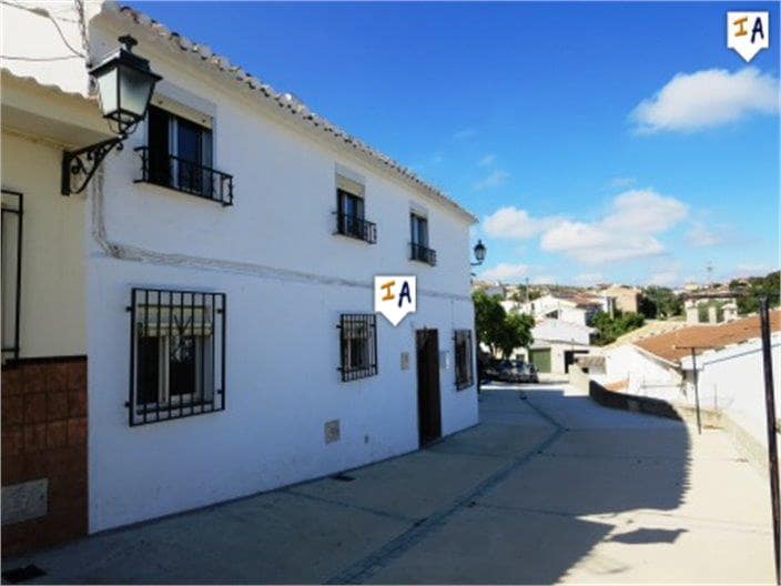 4 bedroom Townhouse for sale in Loja with garage - € 80,000 (Ref: 9921578)