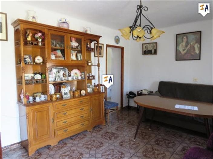 4 bedroom Townhouse for sale in Loja with garage - € 80,000 (Ref: 9921578)