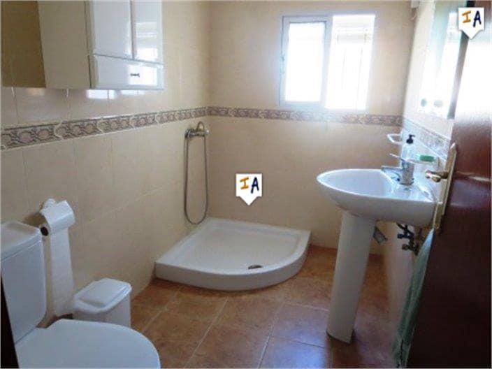 4 bedroom Townhouse for sale in Loja with garage - € 80,000 (Ref: 9921578)