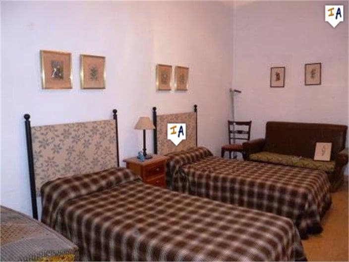 Casa de 4 habitaciones en Villanueva de Algaidas en venta con garaje - 159.000 € (Ref: 9921579)