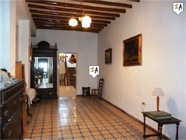 Casa de 4 habitaciones en Villanueva de Algaidas en venta con garaje - 159.000 € (Ref: 9921579)