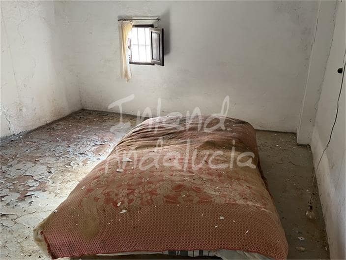 3 bedroom Finca/Country House for sale in Priego de Cordoba - € 29,000 (Ref: 9921580)