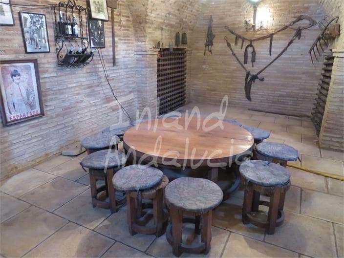 Finca/Casa Rural de 8 habitaciones en Porcuna en venta con piscina garaje - 265.000 € (Ref: 9923128)