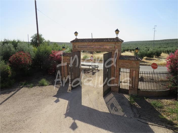 Finca/Casa Rural de 8 habitaciones en Porcuna en venta con piscina garaje - 265.000 € (Ref: 9923128)