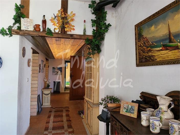 4 bedroom Villa for sale in Marchena with pool garage - € 240,000 (Ref: 9926602)