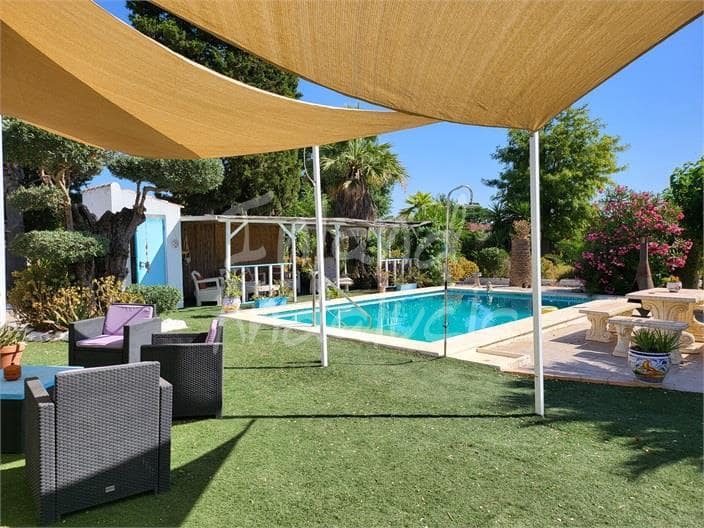 4 bedroom Villa for sale in Marchena with pool garage - € 240,000 (Ref: 9926602)