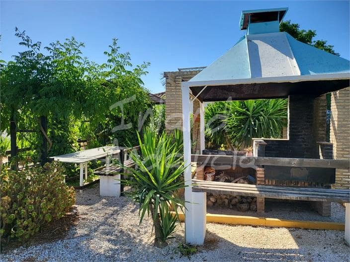 4 bedroom Villa for sale in Marchena with pool garage - € 240,000 (Ref: 9926602)