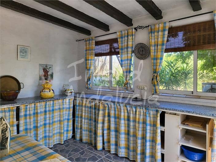 4 bedroom Villa for sale in Marchena with pool garage - € 240,000 (Ref: 9926602)