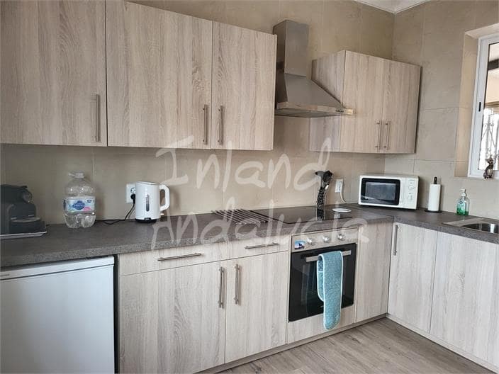 3 bedroom Villa for sale in Fuente de Piedra with pool garage - € 175,000 (Ref: 9935402)