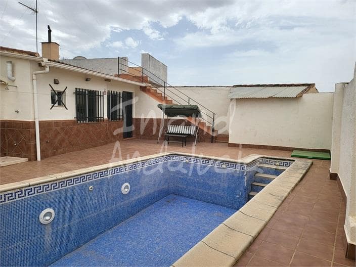 3 bedroom Villa for sale in Fuente de Piedra with pool garage - € 175,000 (Ref: 9935402)