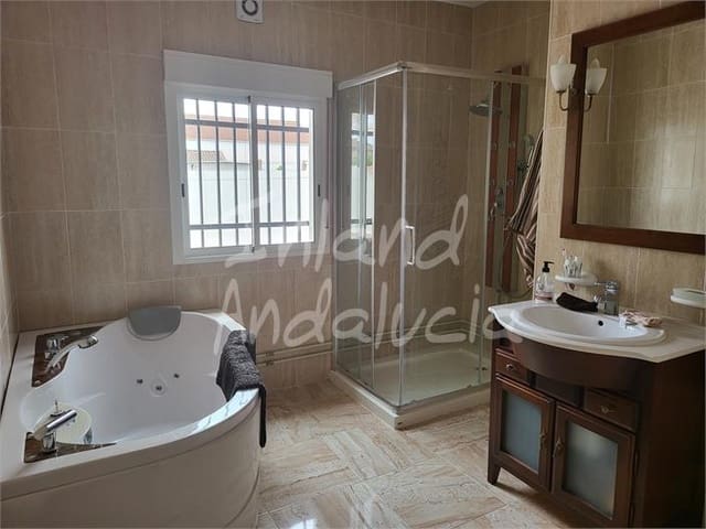 3 slaapkamer Villa te koop in Fuente de Piedra met zwembad garage - € 175.000 (Ref: 9935402)