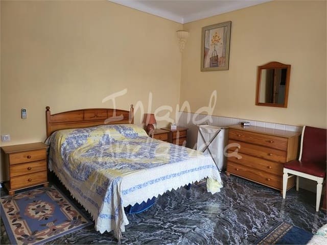 3 slaapkamer Villa te koop in Fuente de Piedra met zwembad garage - € 175.000 (Ref: 9935402)