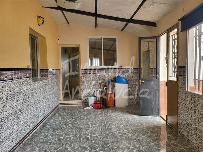 3 bedroom Villa for sale in Fuente de Piedra with pool garage - € 175,000 (Ref: 9935402)
