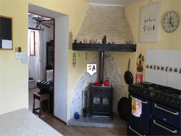 3 bedroom Townhouse for sale in Carchelejo with pool garage - € 95,000 (Ref: 9939242)