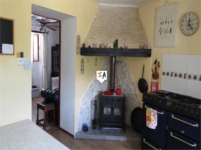 3 bedroom Townhouse for sale in Carchelejo, Cárcheles with pool garage - € 95,000 (Ref: 9939242)