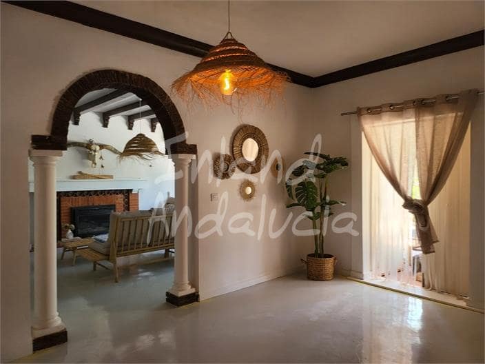 3 soverom Villa til salgs i Puente Genil med svømmebasseng garasje - € 230 000 (Ref: 9946881)