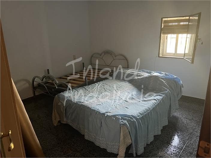 4 bedroom Finca/Country House for sale in Castillo de Locubin with garage - € 139,000 (Ref: 9958965)