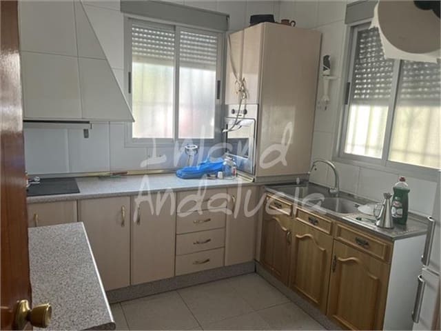 4 chambre Finca/Maison de Campagne à vendre à Castillo de Locubín avec garage - 139 000 € (Ref: 9958965)
