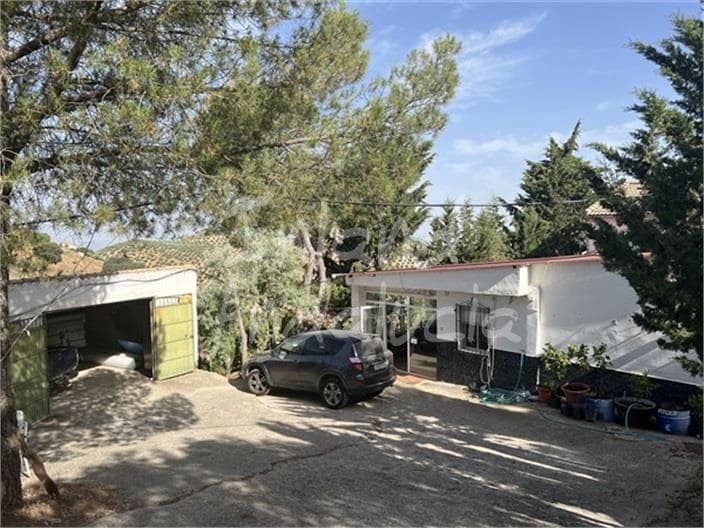 4 bedroom Finca/Country House for sale in Castillo de Locubin with garage - € 139,000 (Ref: 9958965)