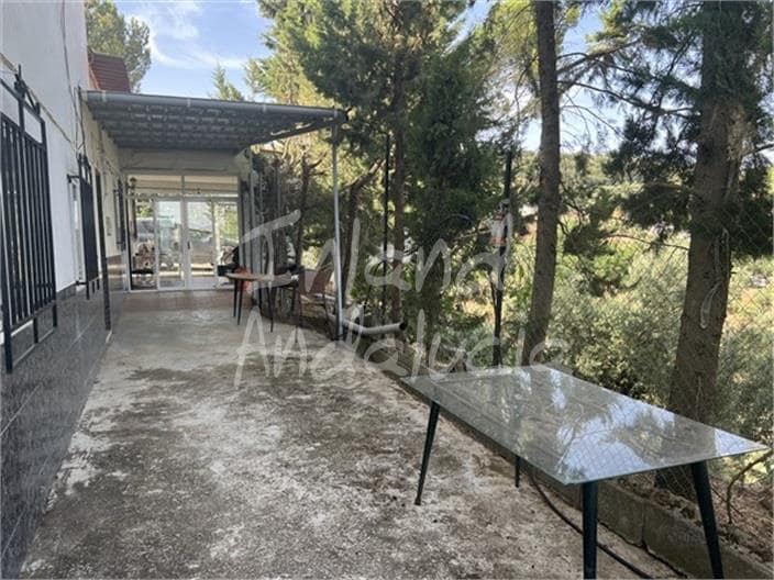 4 bedroom Finca/Country House for sale in Castillo de Locubin with garage - € 139,000 (Ref: 9958965)