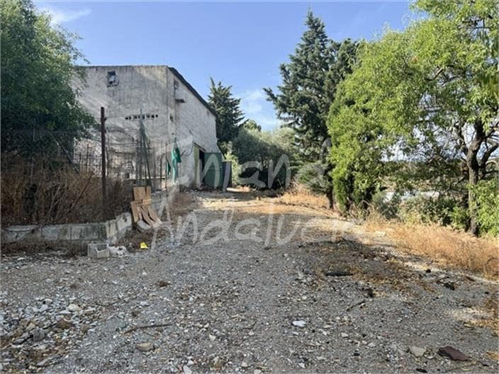 4 bedroom Finca/Country House for sale in Castillo de Locubin with garage - € 139,000 (Ref: 9958965)