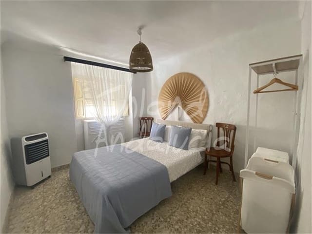 3 slaapkamer Huis te koop in Castillo de Locubín - € 48.000 (Ref: 9969131)