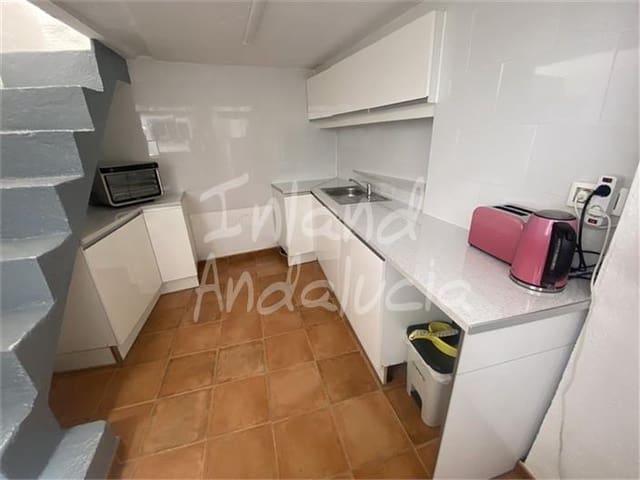 3 slaapkamer Huis te koop in Castillo de Locubín - € 48.000 (Ref: 9969131)
