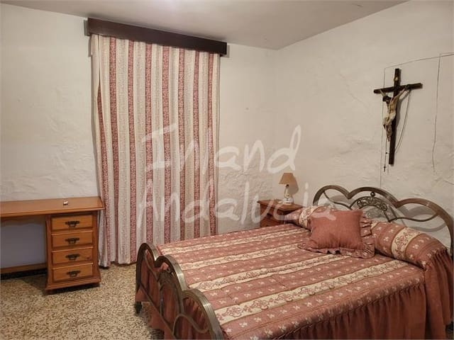 Casa de 5 habitaciones en Antequera en venta con garaje - 145.000 € (Ref: 9990092)