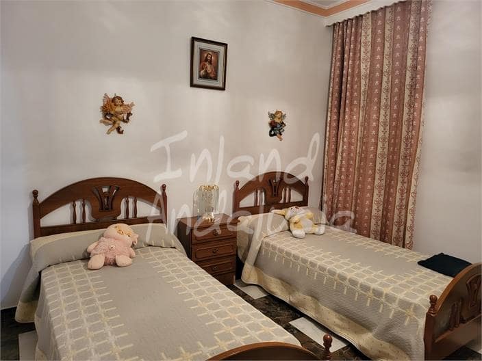 Casa de 5 habitaciones en Antequera en venta con garaje - 145.000 € (Ref: 9990092)