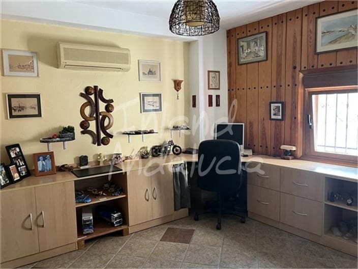 Casa de 4 habitaciones en Priego de Córdoba en venta con piscina garaje - 180.000 € (Ref: 9990094)