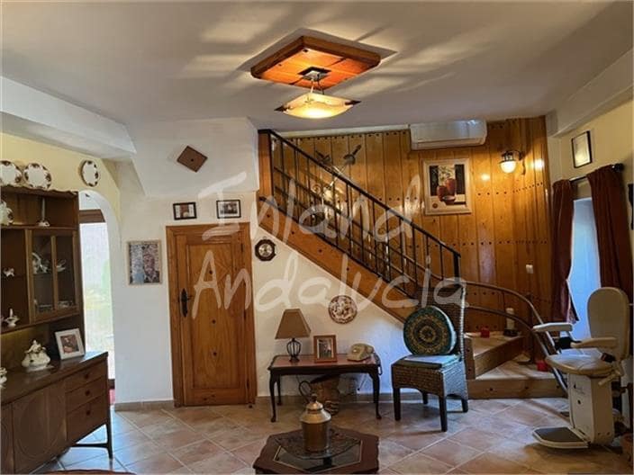 Casa de 4 habitaciones en Priego de Córdoba en venta con piscina garaje - 180.000 € (Ref: 9990094)