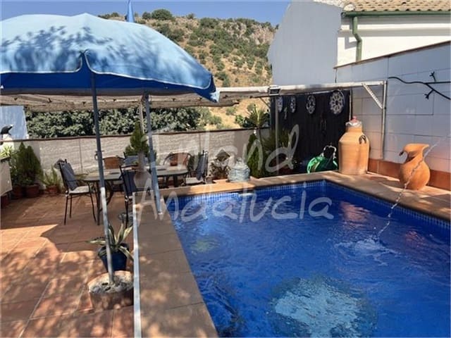 Casa de 4 habitaciones en Priego de Córdoba en venta con piscina garaje - 180.000 € (Ref: 9990094)