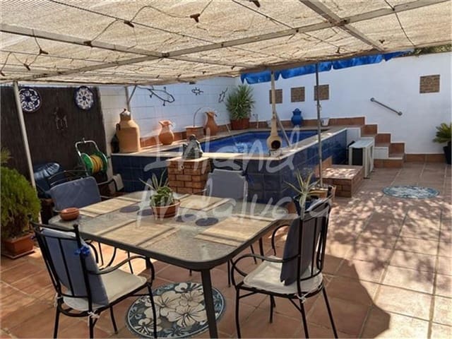 Casa de 4 habitaciones en Priego de Córdoba en venta con piscina garaje - 180.000 € (Ref: 9990094)