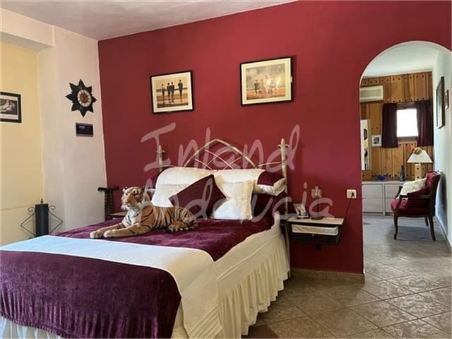 Casa de 4 habitaciones en Priego de Córdoba en venta con piscina garaje - 180.000 € (Ref: 9990094)