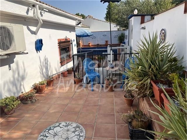 Casa de 4 habitaciones en Priego de Córdoba en venta con piscina garaje - 180.000 € (Ref: 9990094)
