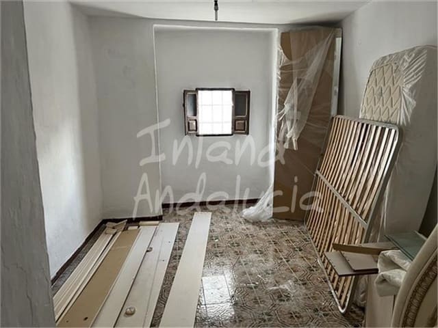 2 bedroom Townhouse for sale in Luque with garage - € 35,000 (Ref: 9993702)