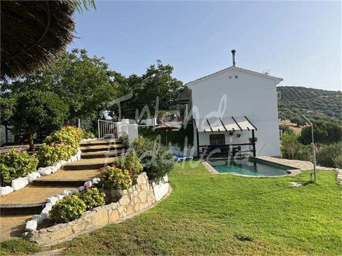 Finca/Casa Rural de 4 habitaciones en Montefrío en venta con piscina garaje - 295.000 € (Ref: 9996511)