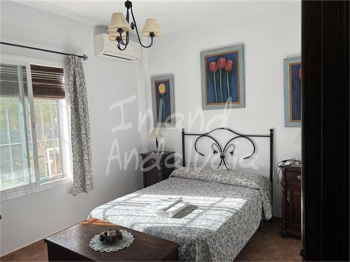 Finca/Casa Rural de 4 habitaciones en Montefrío en venta con piscina garaje - 295.000 € (Ref: 9996511)
