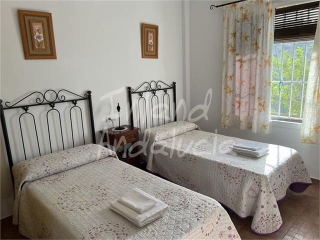Finca/Casa Rural de 4 habitaciones en Montefrío en venta con piscina garaje - 295.000 € (Ref: 9996511)