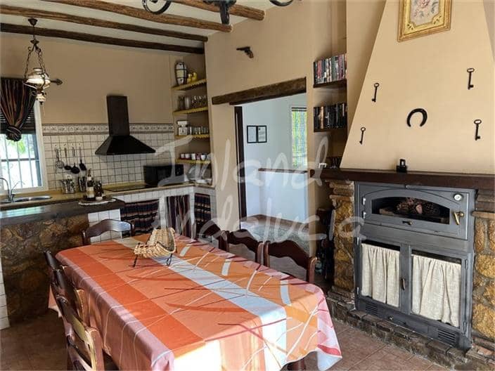 Finca/Casa Rural de 4 habitaciones en Montefrío en venta con piscina garaje - 295.000 € (Ref: 9996511)